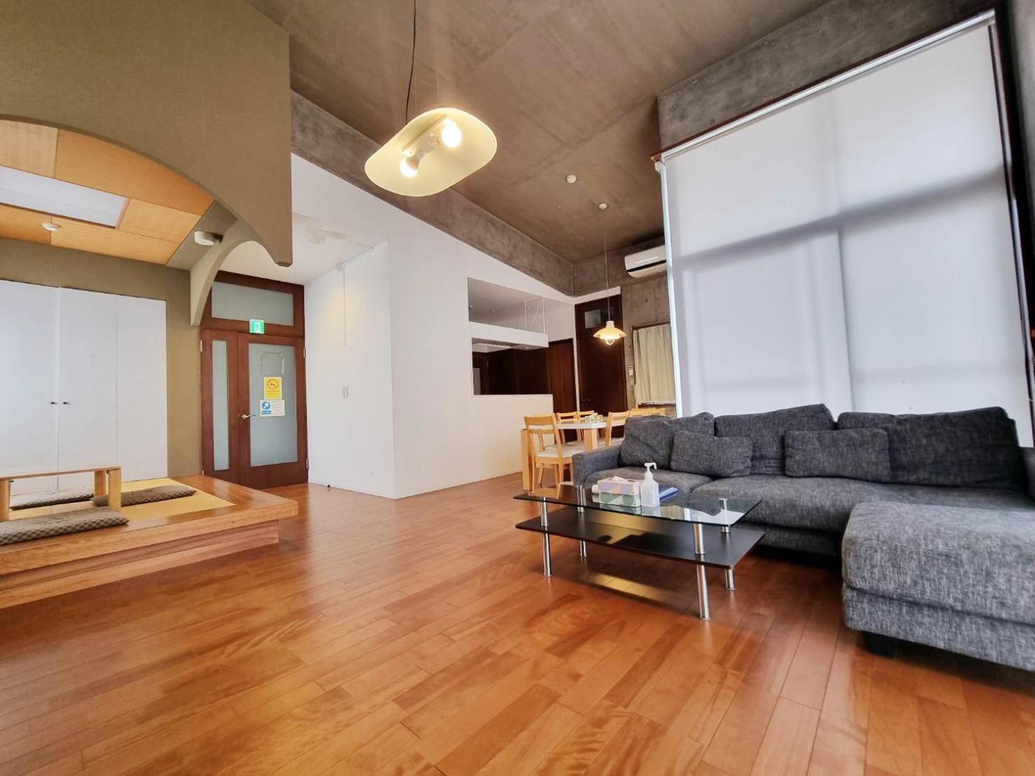 Prism Court Hirai 801 Apartamento