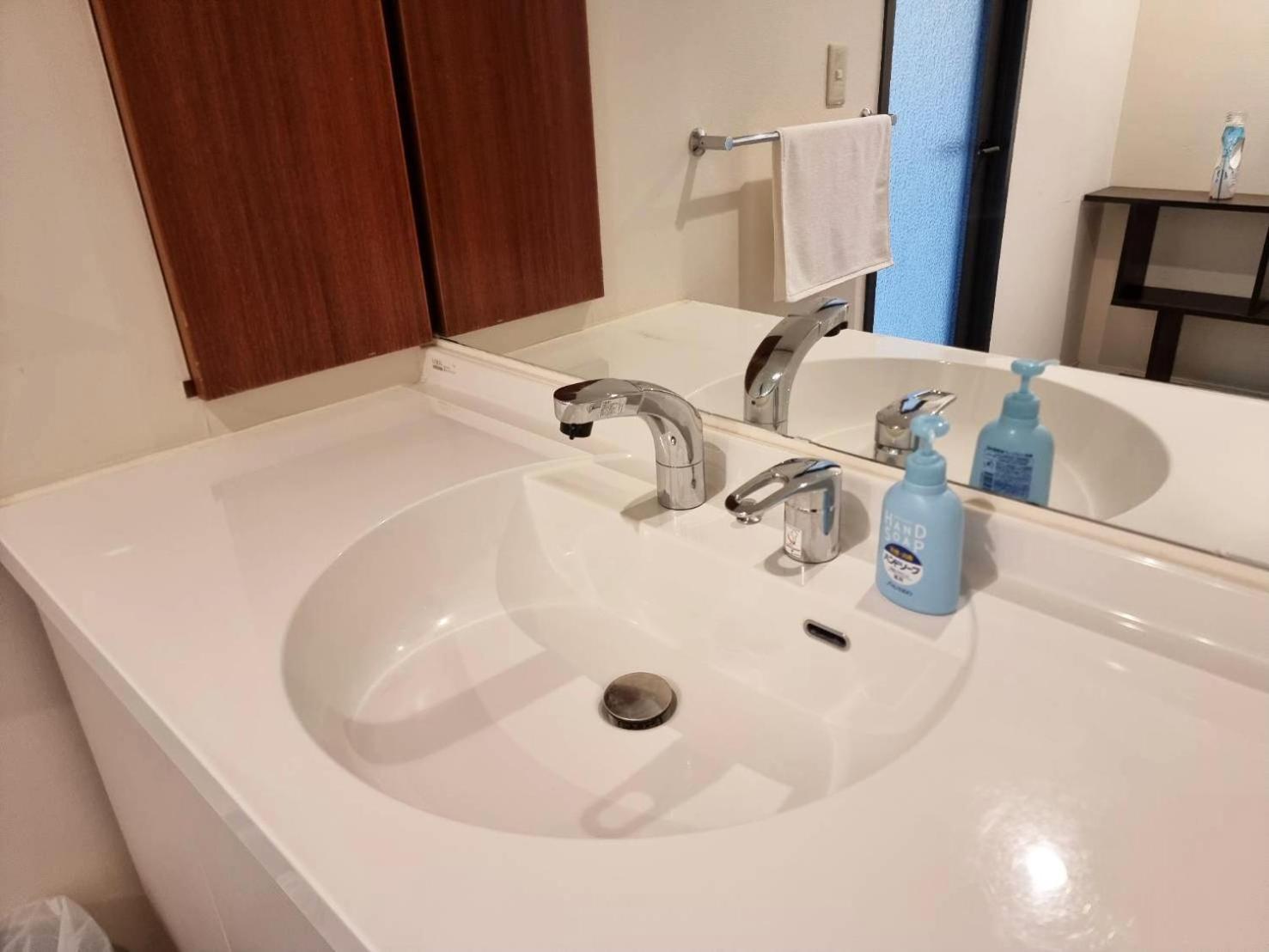 Prism Court Hirai 801 Apartamento